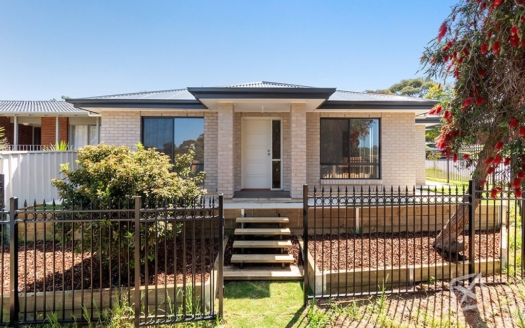 2 Athens Court, Hackham West