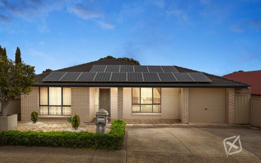 8 Ambrosini Court, Woodcroft